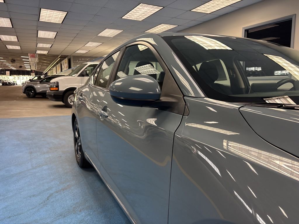 Used 2025 Nissan Sentra SV w/ All-Weather Package FWD image 4