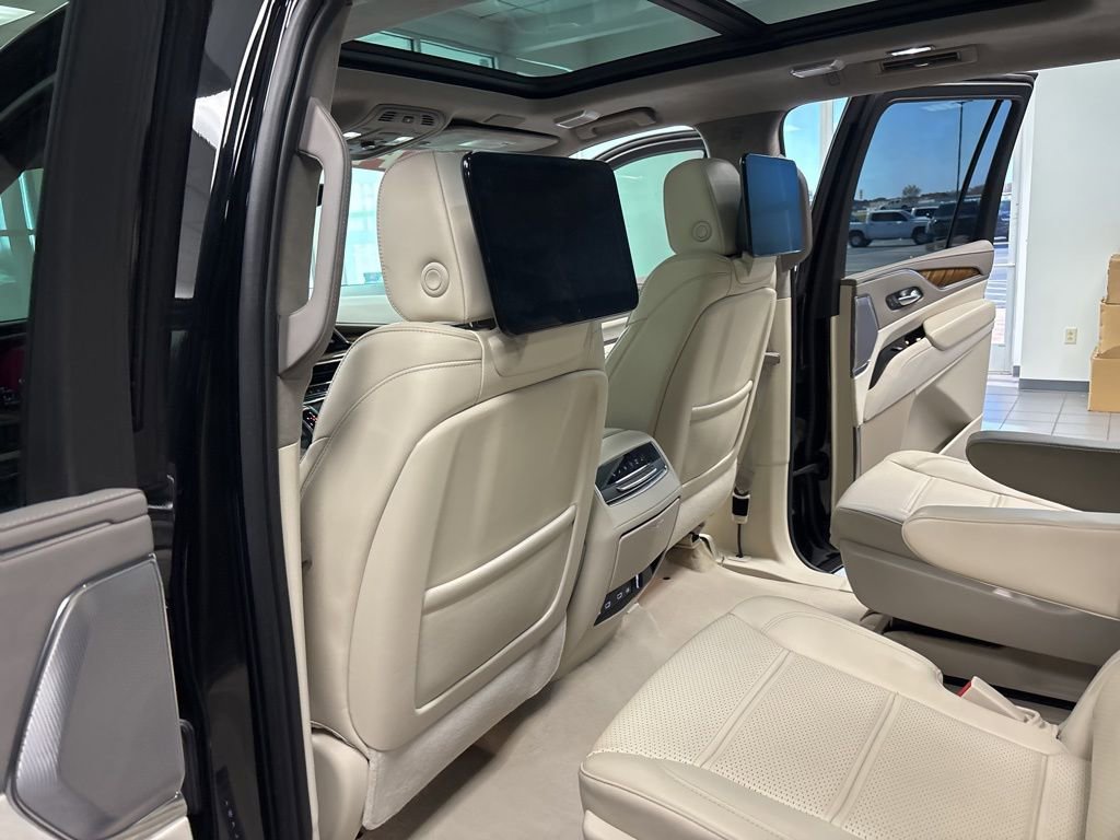 Used 2022 Cadillac Escalade ESV Premium Luxury Platinum image 31