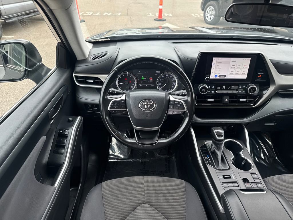 Used 2023 Toyota Highlander LE AWD/4WD image 13