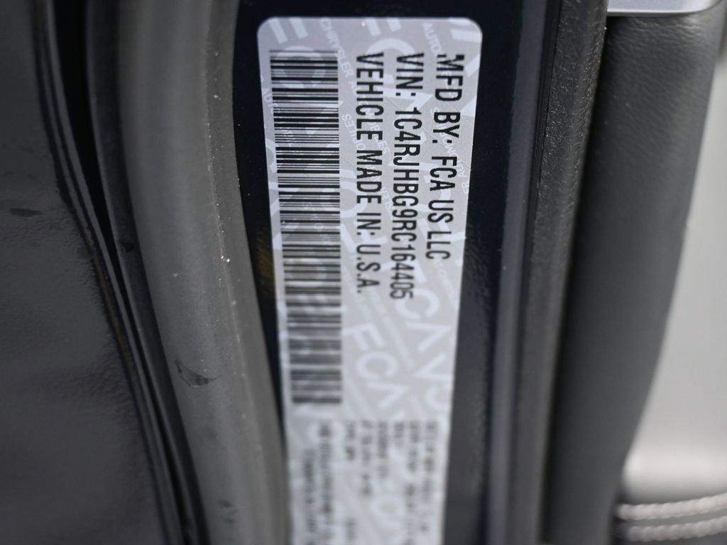 Used 2024 Jeep Grand Cherokee Limited w/ Black Appearance Package image 17