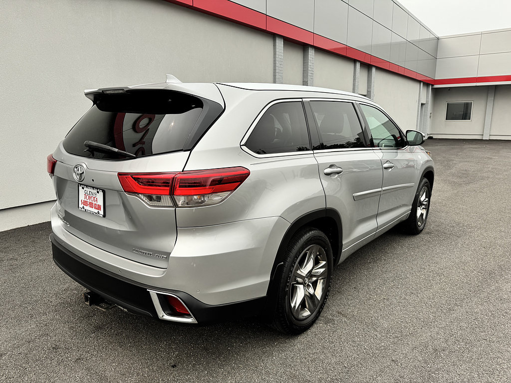 Certified 2017 Toyota Highlander Limited Platinum w/ Carpet Mat Package AWD/4WD image 5
