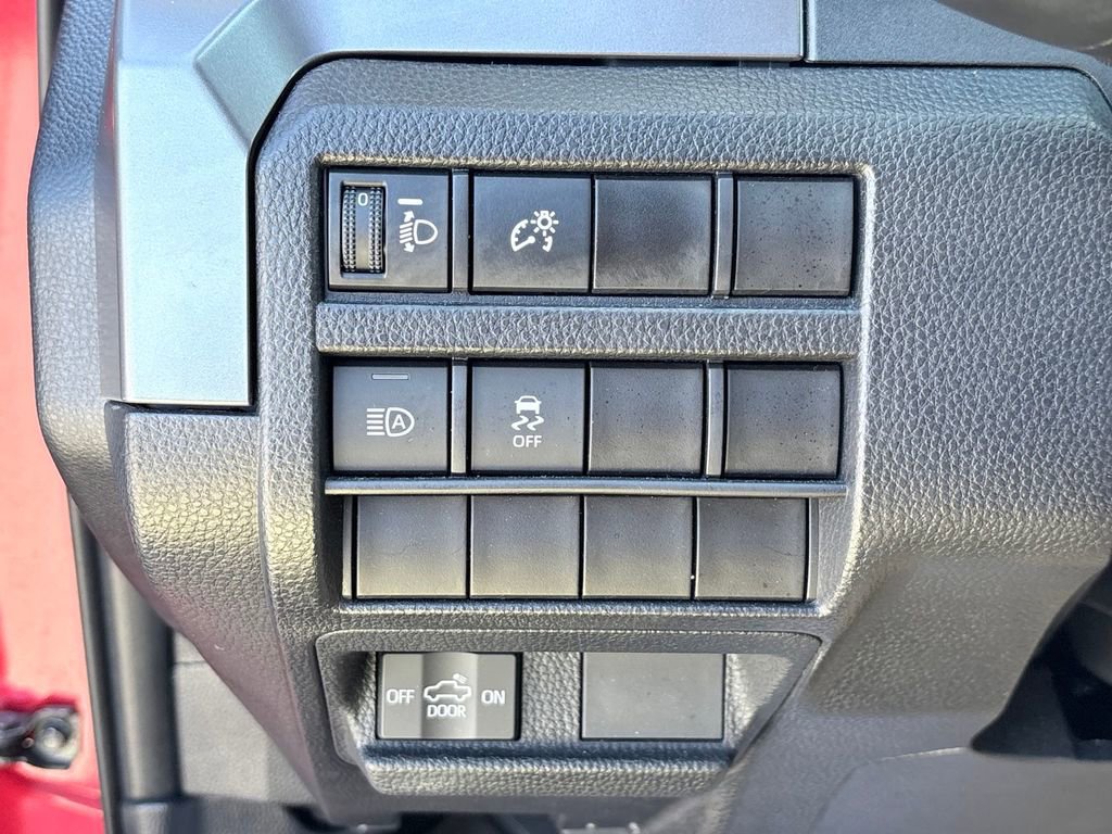 Used 2025 Toyota Tacoma SR5 AWD/4WD image 21