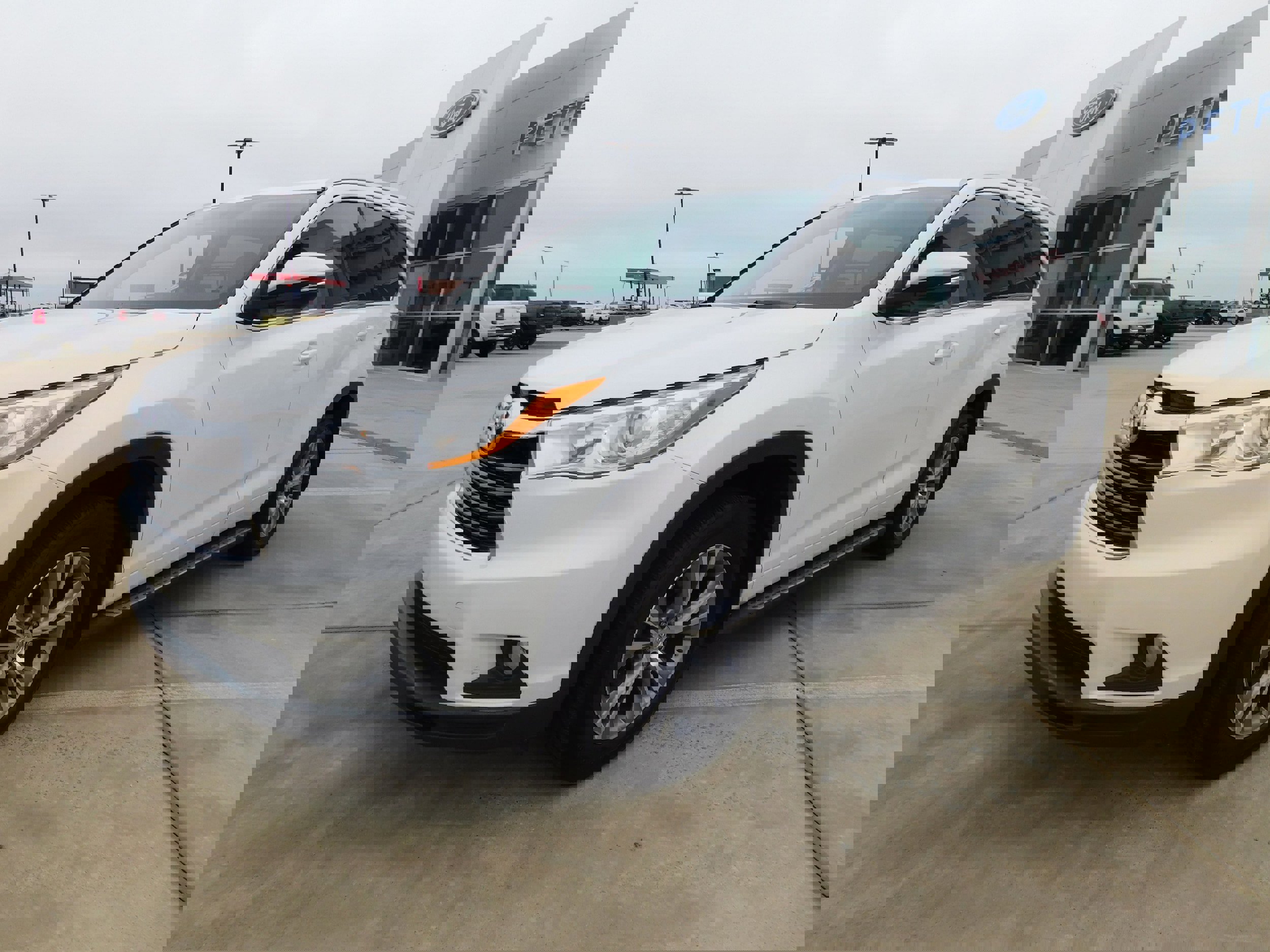 Used 2014 Toyota Highlander XLE image 3