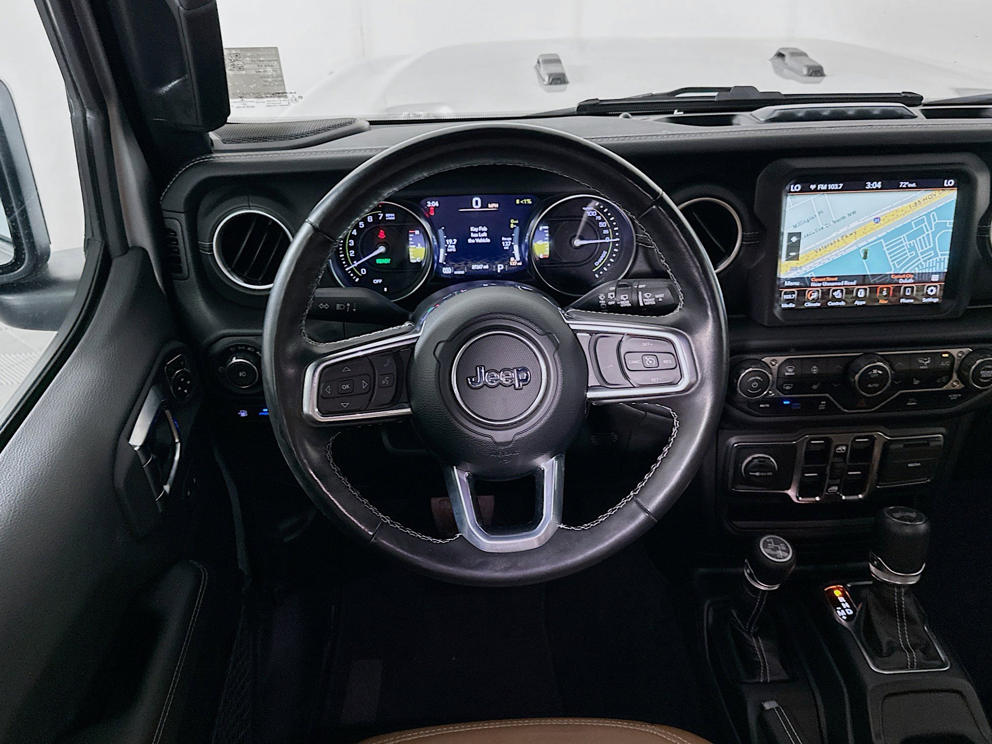 Used 2023 Jeep Wrangler Sahara w/ Cold Weather Group AWD/4WD image 17