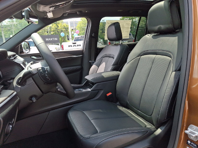 New 2026 Jeep Grand Cherokee L Limited AWD/4WD image 9
