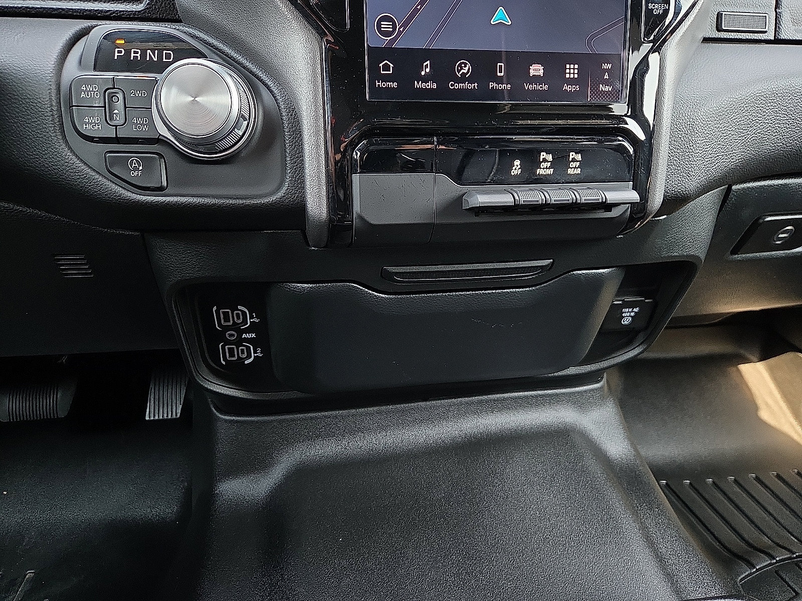 Used 2025 RAM 1500 Laramie AWD/4WD image 18