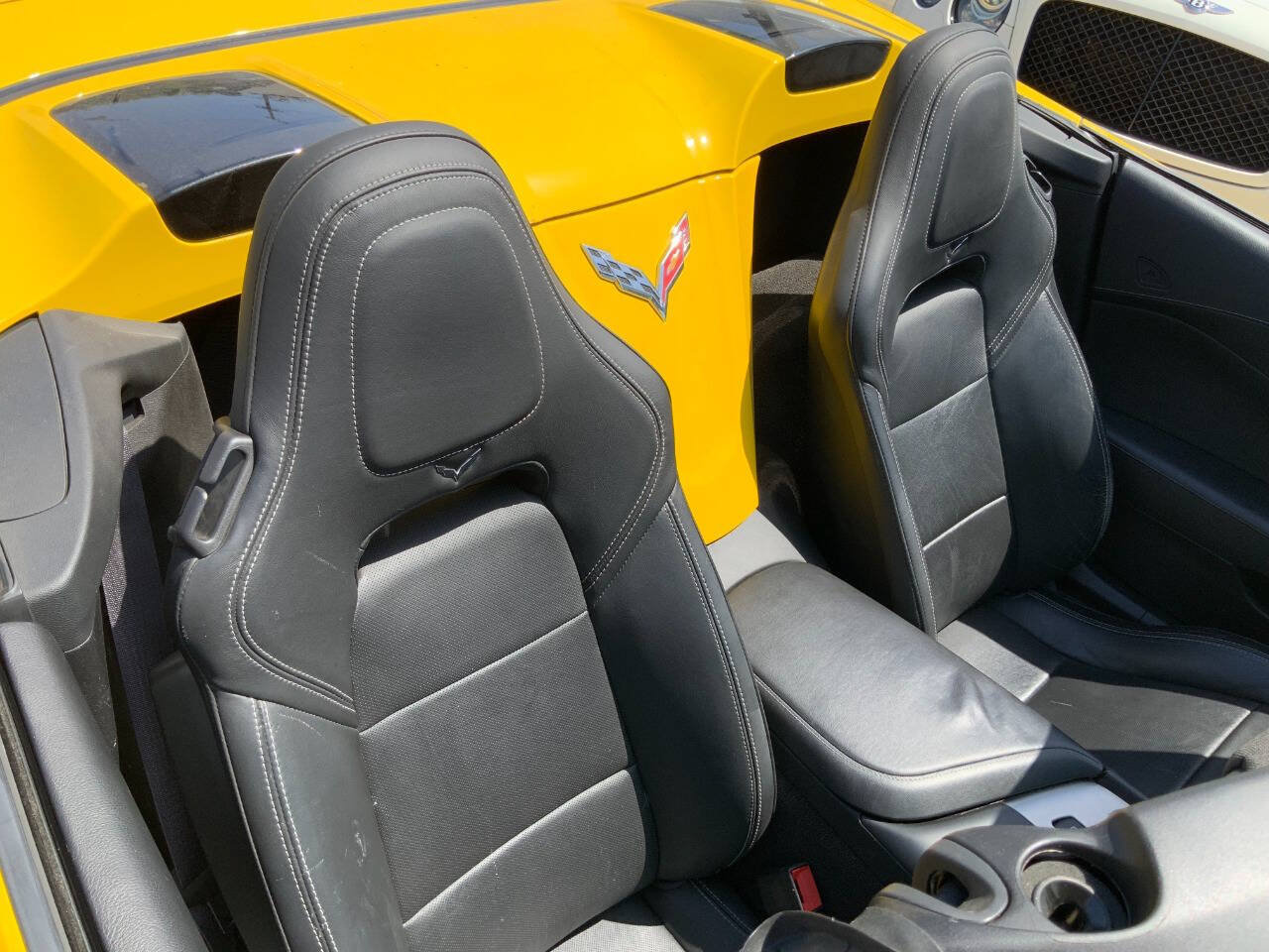 Used 2014 Chevrolet Corvette Stingray Convertible w/ 2LT Preferred Equipment Group RWD image 5