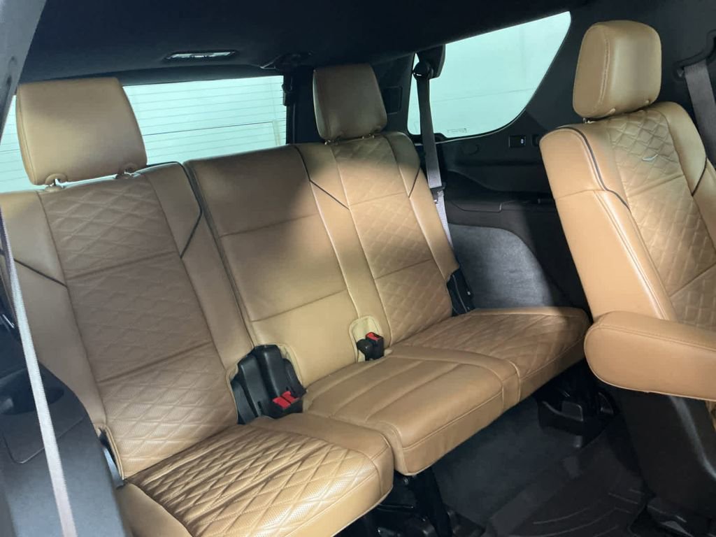 Used 2022 Cadillac Escalade Premium Luxury image 16