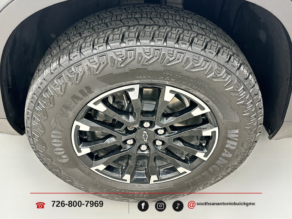 Used 2025 Chevrolet Traverse Z71 w/ Enhanced Driving Package AWD/4WD image 35