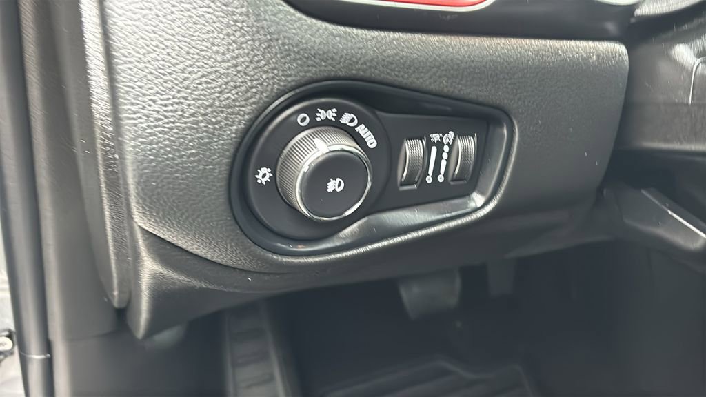 Used 2023 Jeep Renegade Trailhawk w/ Sun/Sound Group AWD/4WD image 13