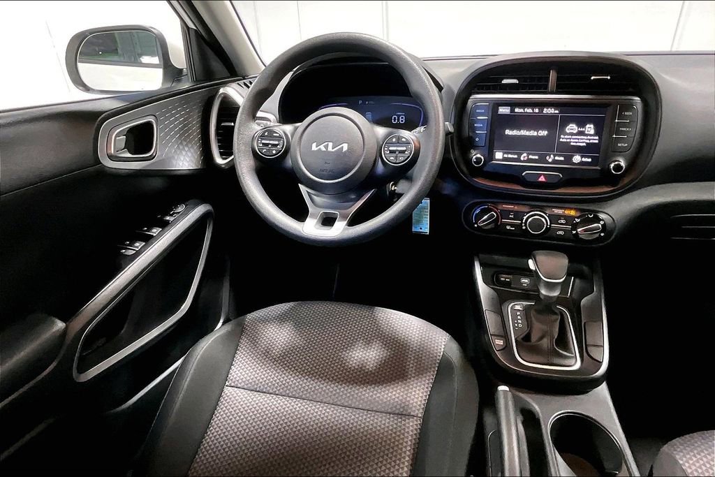 Used 2025 Kia Soul LX image 7