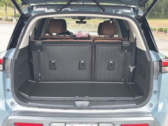 New 2026 Nissan Pathfinder Platinum AWD/4WD image 21