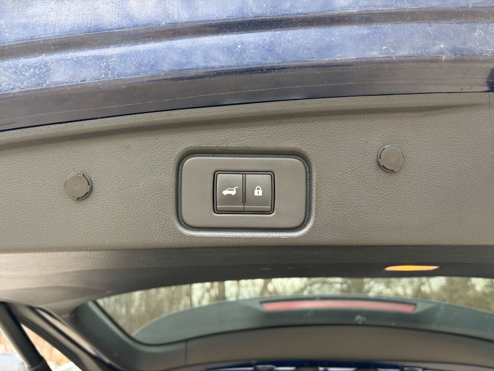 Used 2025 Nissan Pathfinder SV image 23