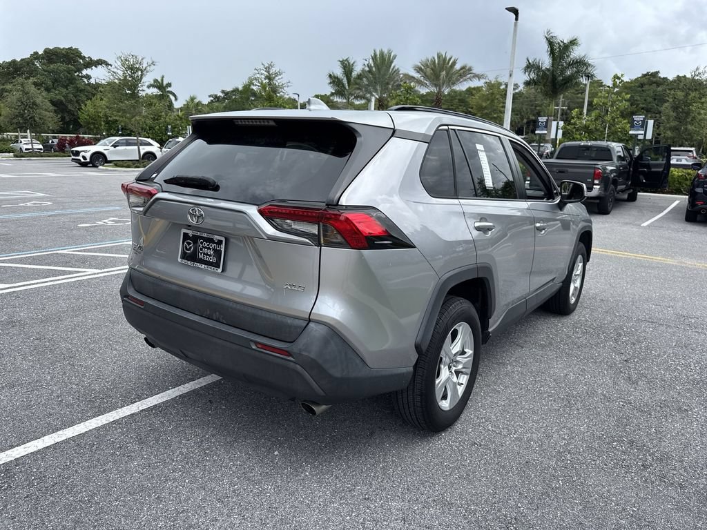 Used 2019 Toyota RAV4 XLE FWD image 3