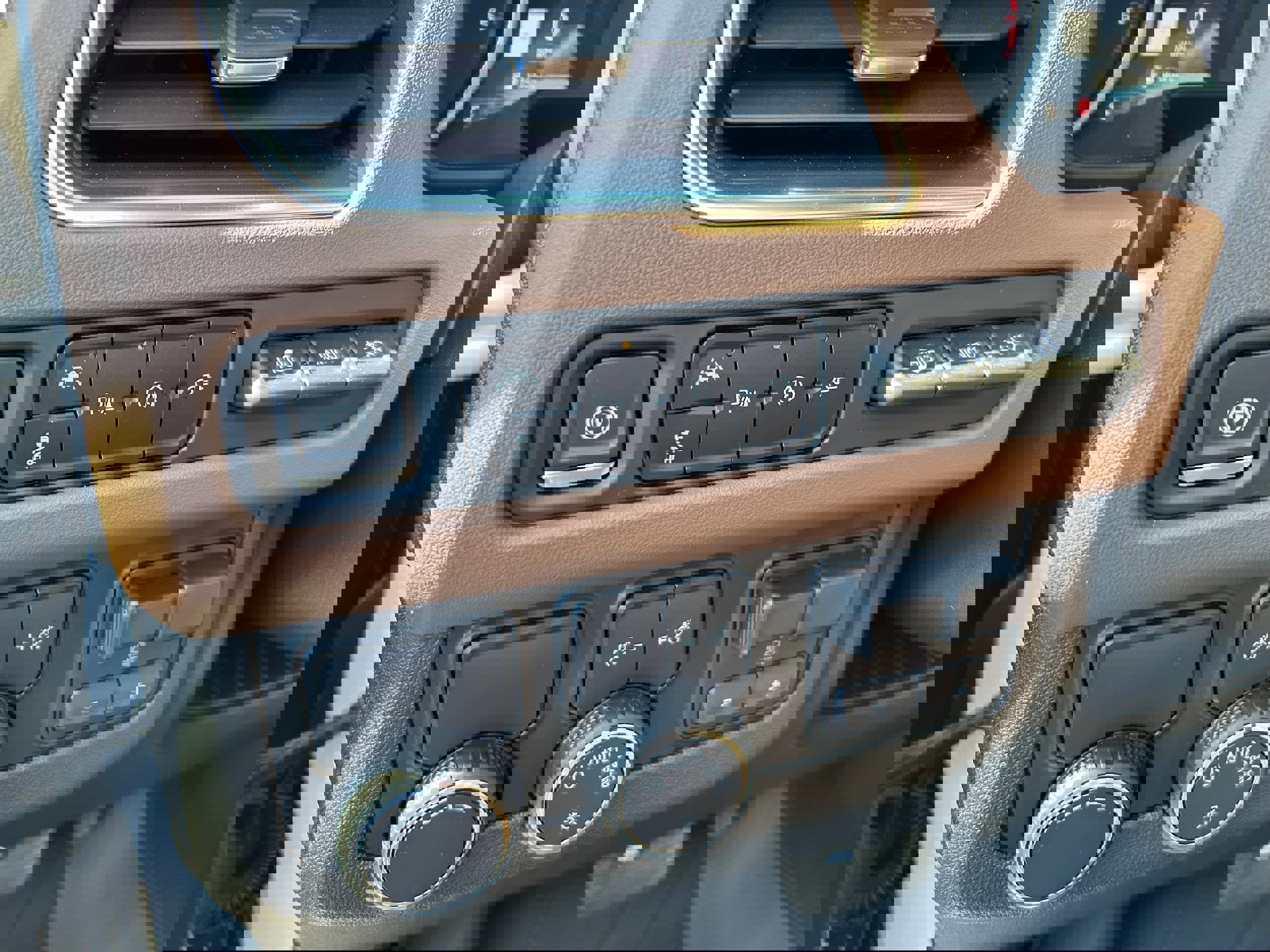 Used 2021 Chevrolet Tahoe High Country w/ Premium Package image 19