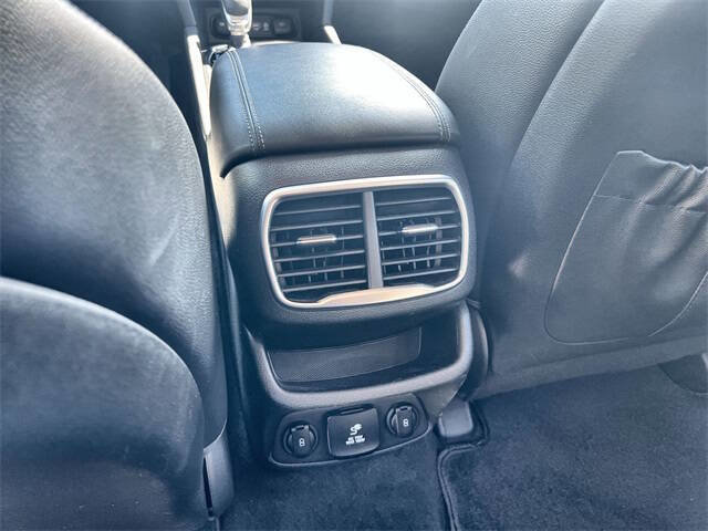 Used 2020 Hyundai Santa Fe Limited w/ Cargo Package image 12