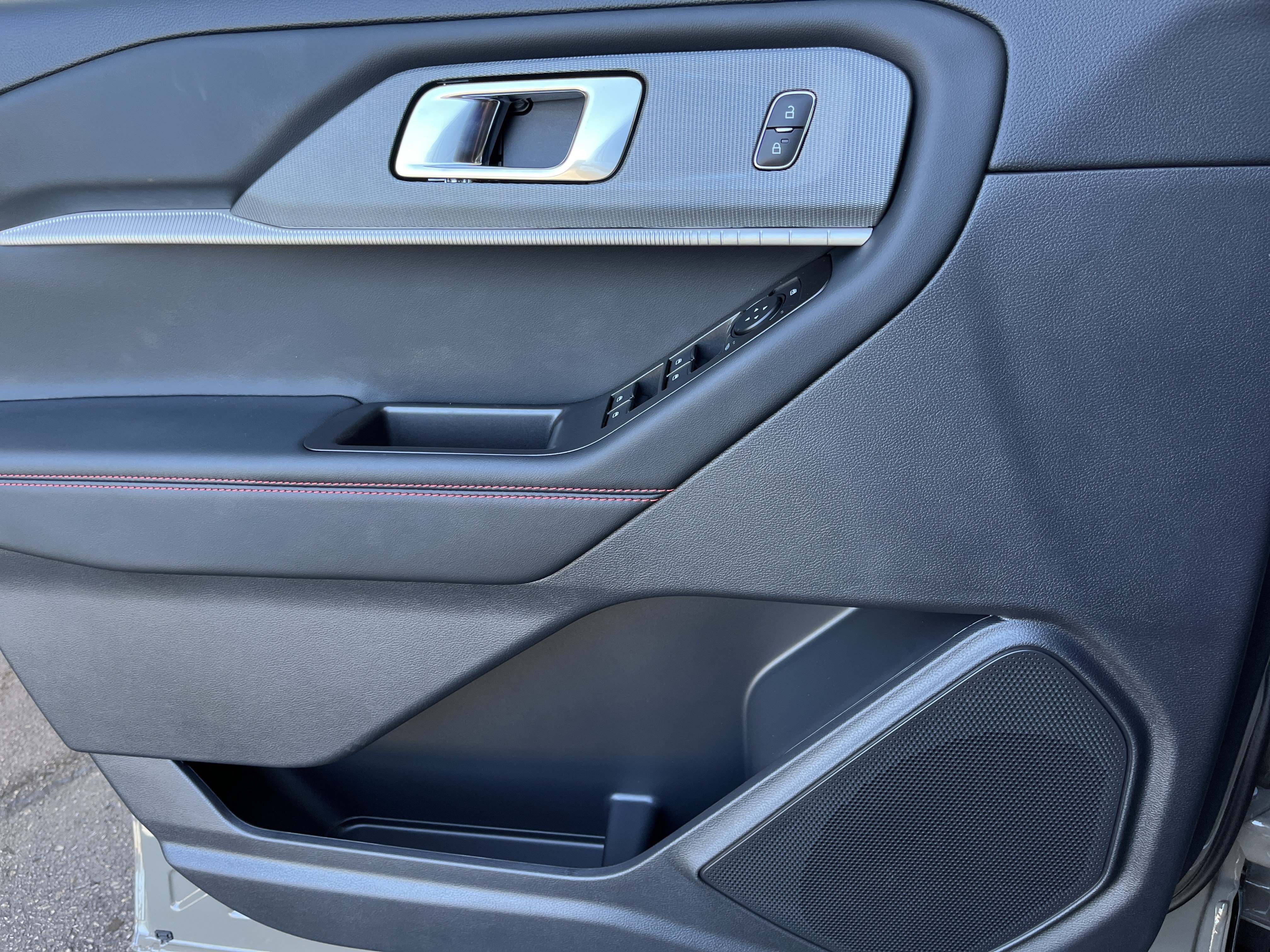 New 2027 Ford Explorer ST-Line RWD image 32