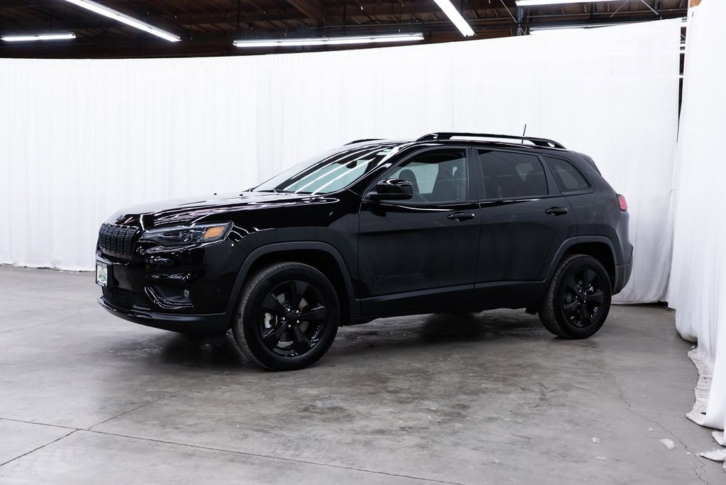 Used 2023 Jeep Cherokee Altitude Lux AWD/4WD image 3