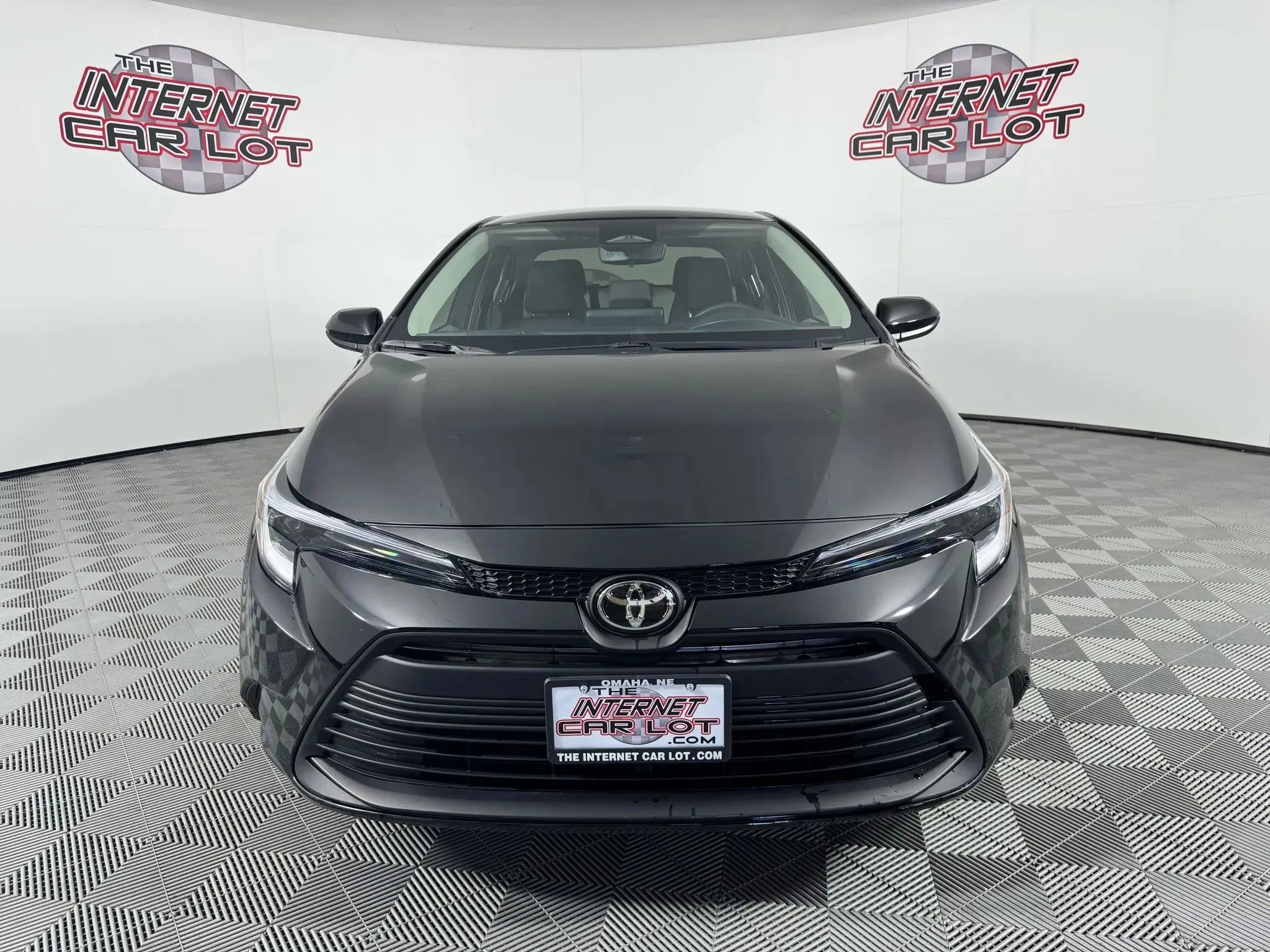 Used 2025 Toyota Corolla LE FWD image 2