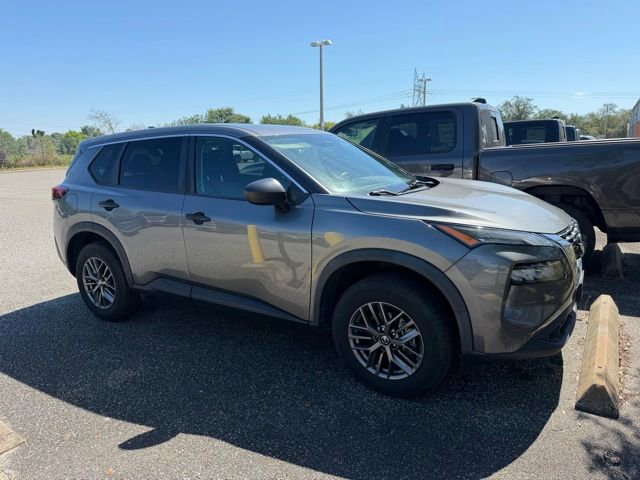 Used 2021 Nissan Rogue S FWD image 2