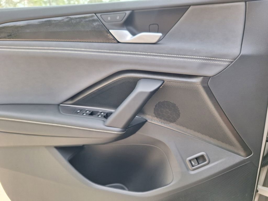 New 2026 Volkswagen Tiguan SE R-Line image 20