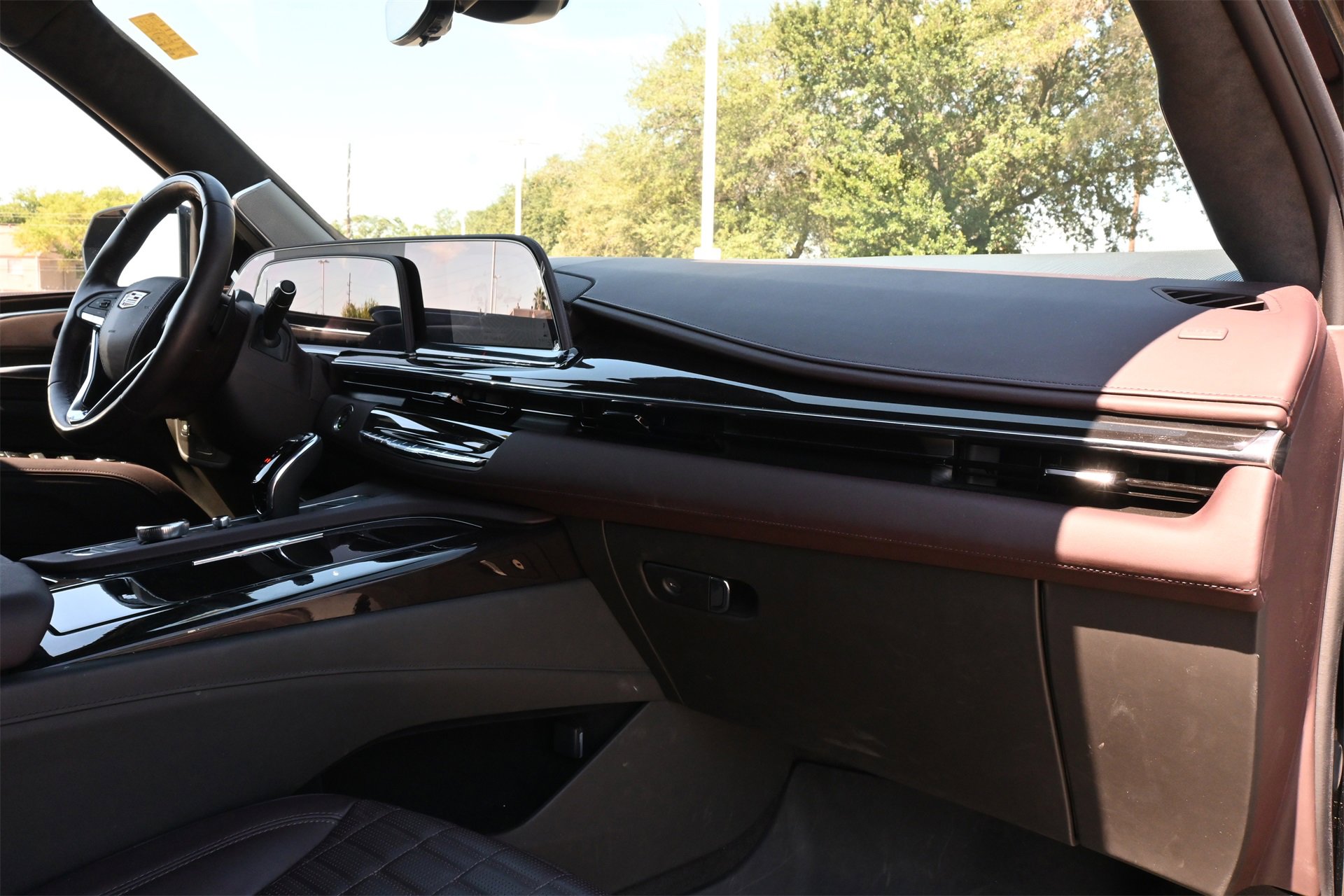 Used 2023 Cadillac Escalade Sport Platinum w/ LPO, ONYX Package image 24