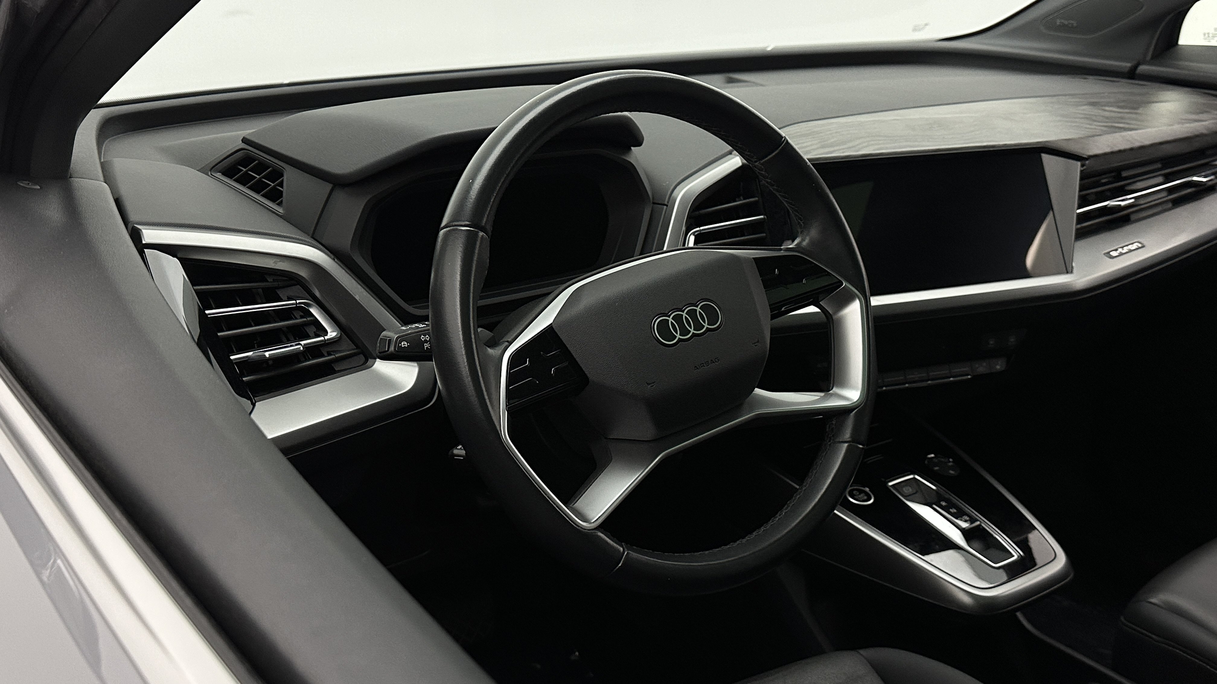 Used 2023 Audi Q4 e-tron Premium Plus RWD image 10