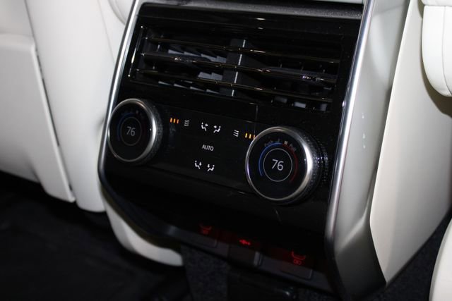 Used 2025 Land Rover Range Rover SE image 16