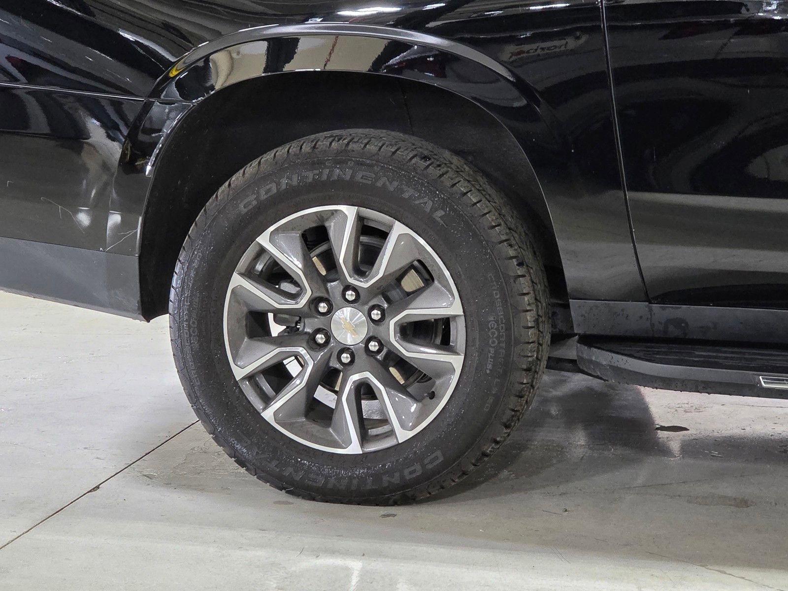 Used 2024 Chevrolet Suburban LT w/ LT Signature Package image 9