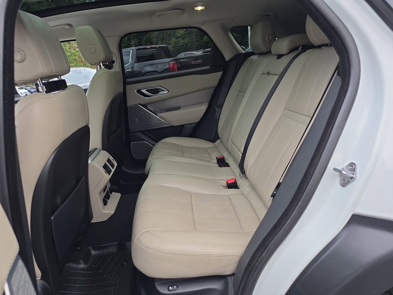 Used 2018 Land Rover Range Rover Velar S image 59