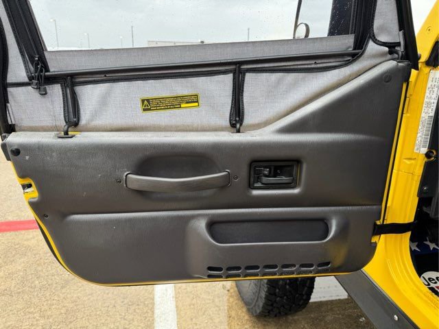 Used 2004 Jeep Wrangler Rubicon w/ Dual Top Group image 28