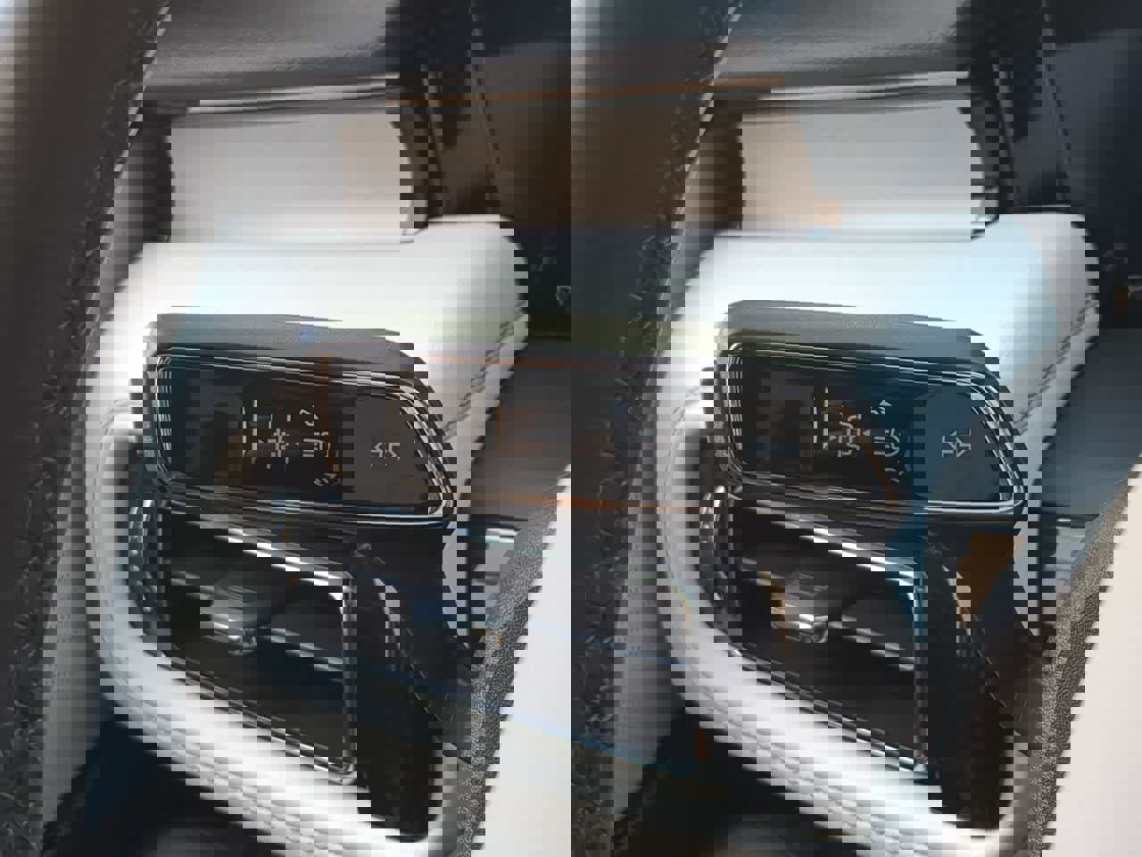 Used 2025 Lincoln Aviator Reserve w/ Luxury Package image 28