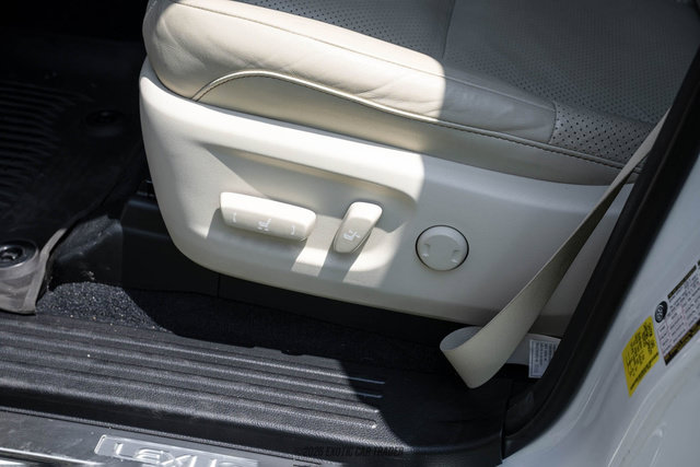 Used 2023 Lexus GX 460 Luxury w/ Sport Design Package AWD/4WD image 43