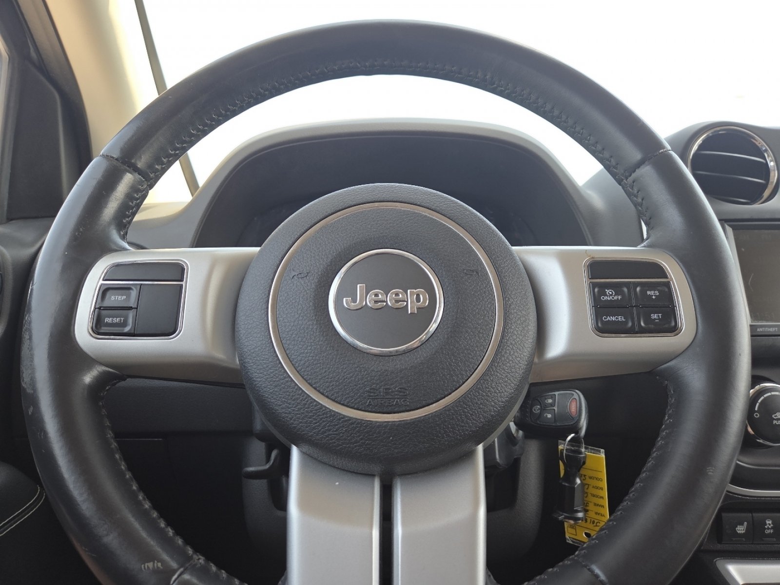Used 2015 Jeep Compass Latitude FWD image 23