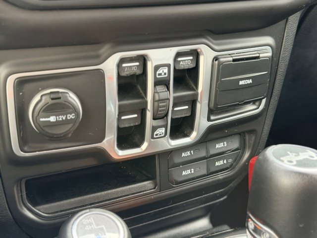 Used 2018 Jeep Wrangler Unlimited Sahara image 15