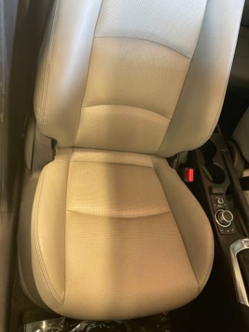 Used 2020 Toyota Yaris XLE image 38