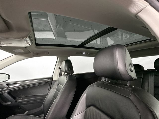 Used 2019 Volkswagen Tiguan SEL Premium w/ 3rd Row Seat Package AWD/4WD image 21