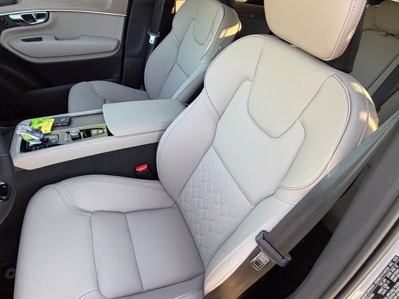 New 2026 Volvo XC90 B6 Plus w/ Protection Package Premier AWD/4WD image 18