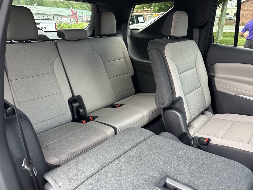 New 2025 Chevrolet Traverse LT image 28