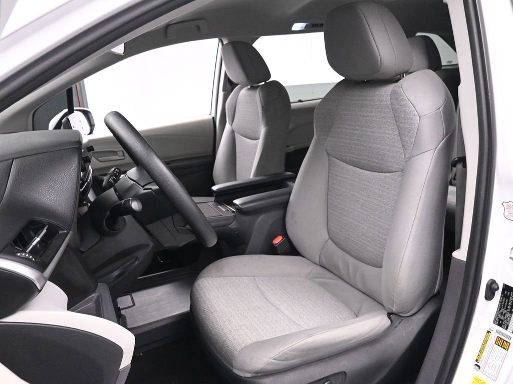 Used 2022 Toyota Sienna LE image 16