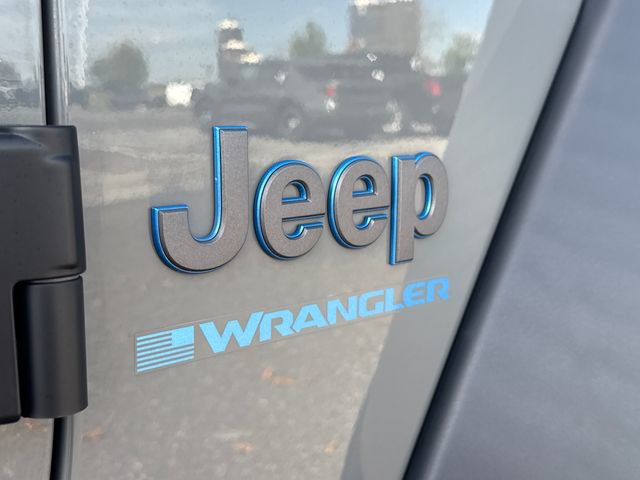 Used 2023 Jeep Wrangler Unlimited Rubicon 4xe w/ Cold Weather Group AWD/4WD image 17
