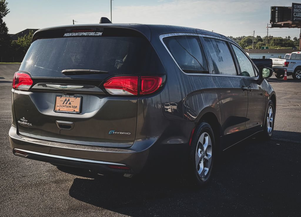 Used 2017 Chrysler Pacifica Touring Plus FWD image 35