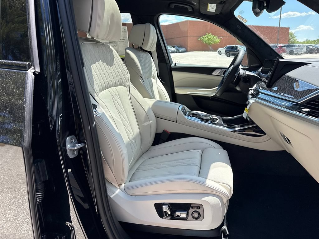 Used 2027 BMW X7 xDrive40i w/ M Sport Package AWD/4WD image 30