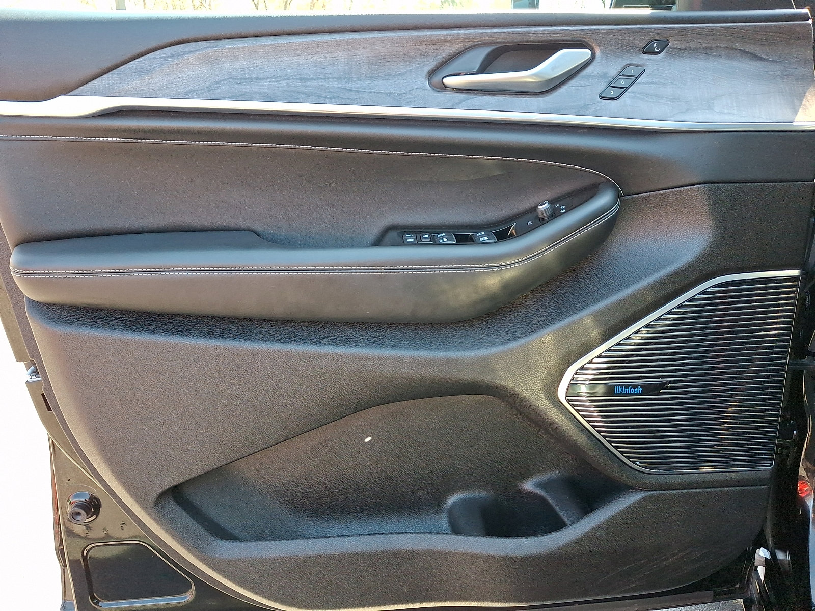 Certified 2022 Jeep Grand Cherokee Overland w/ Luxury Tech Group IV image 15