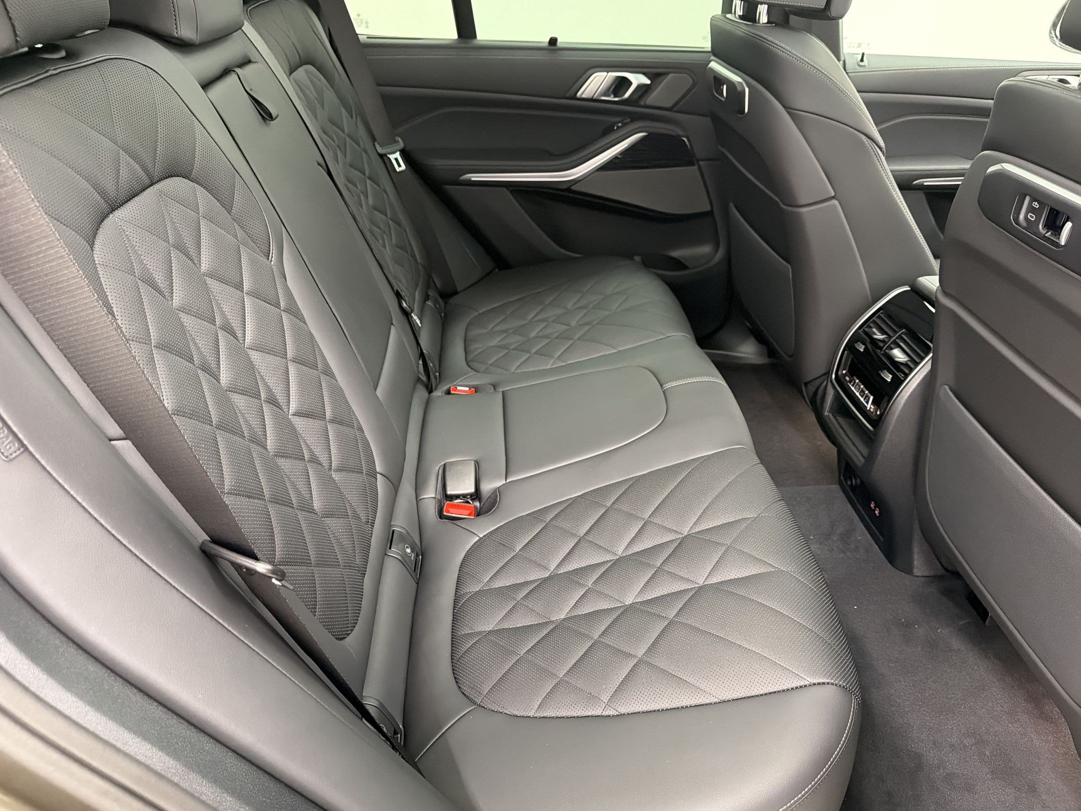 New 2026 BMW X5 xDrive40i w/ M Sport Package AWD/4WD image 25