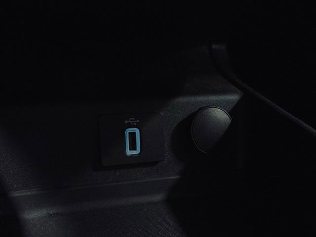 Used 2017 Ford Fusion SE w/ Fusion SE Technology Package image 32