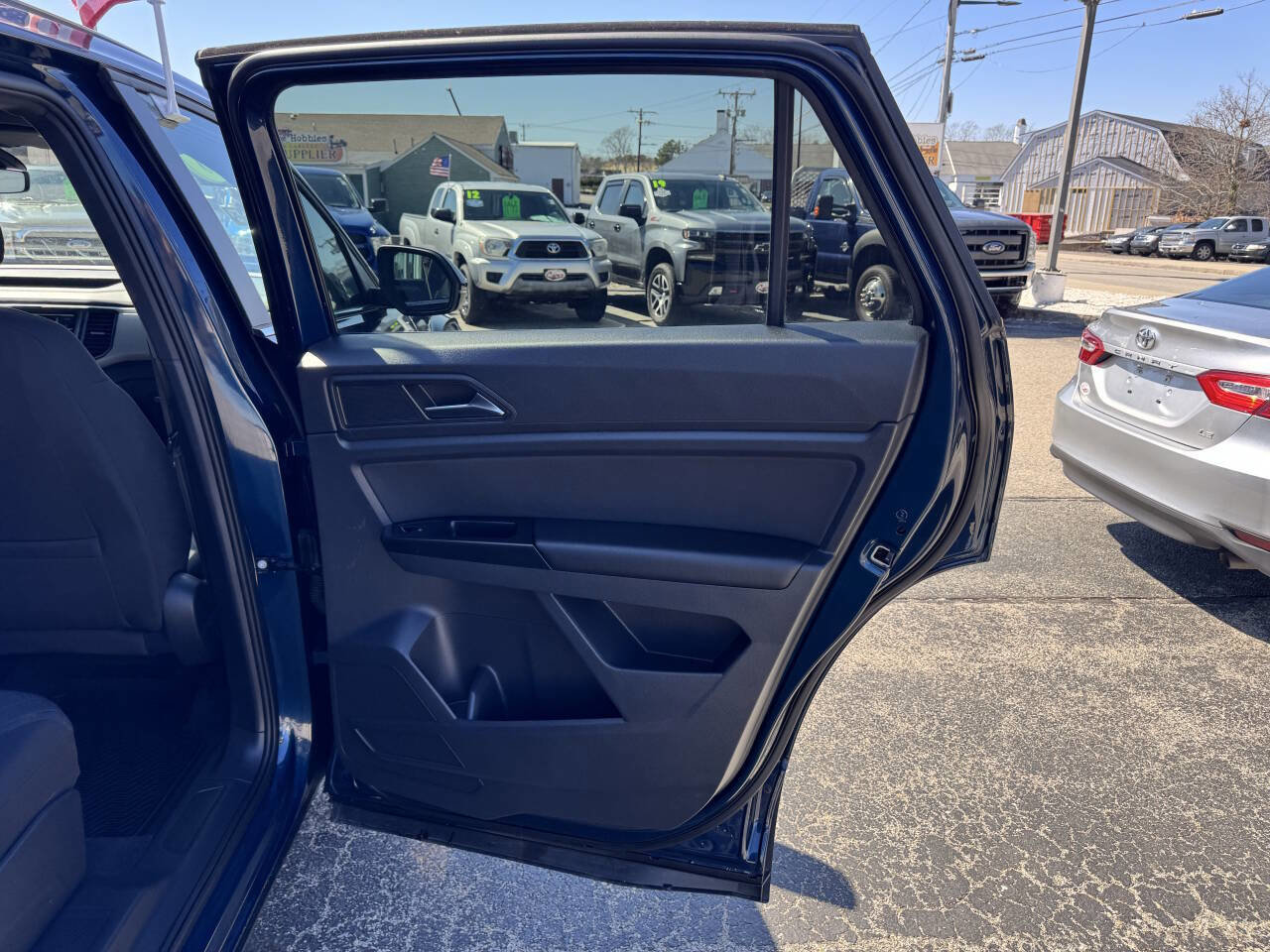 Used 2020 Volkswagen Atlas Cross Sport S image 32