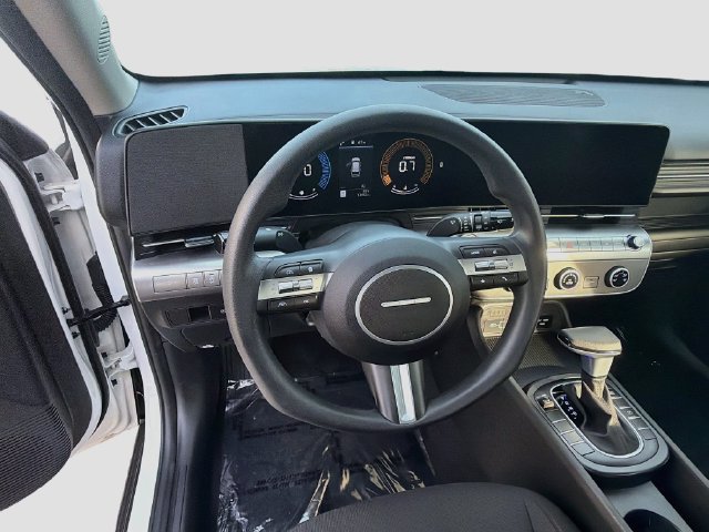 Certified 2025 Hyundai Kona SE FWD image 12