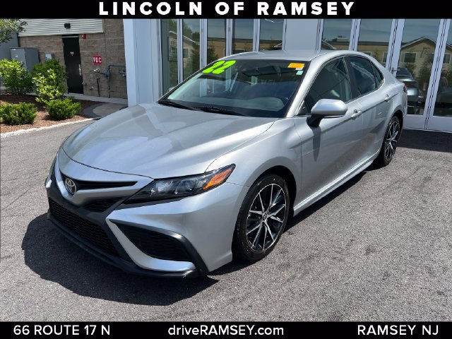 Used 2022 Toyota Camry SE FWD image 2