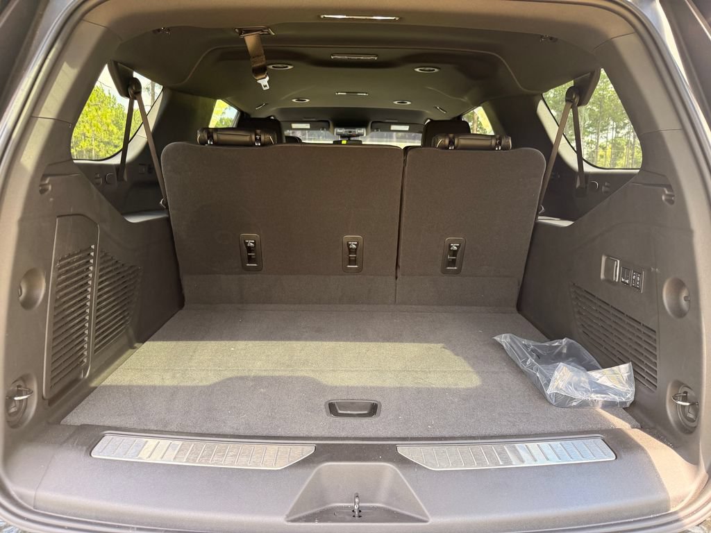 New 2025 Chevrolet Suburban Premier RWD image 10